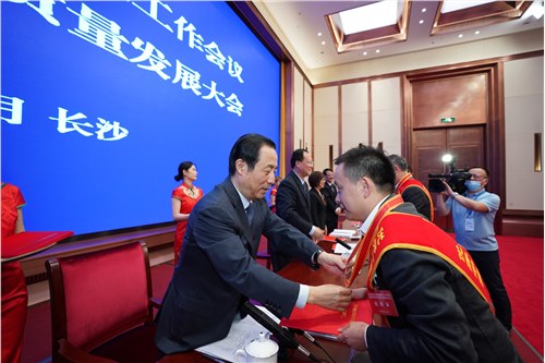 pg电子张学武董事长 获得“优秀中国特色社会主义事业建设者”荣誉称号